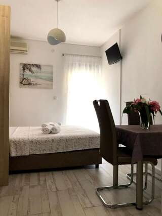 Апартаменты Gregovic Family Apartments Петровац Номер-студио с балконом-12