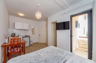 Апартаменты Gregovic Family Apartments Петровац Номер-студио с видом на море-1