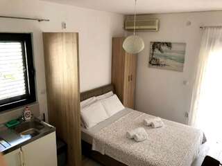 Апартаменты Gregovic Family Apartments Петровац Номер-студио с балконом-6